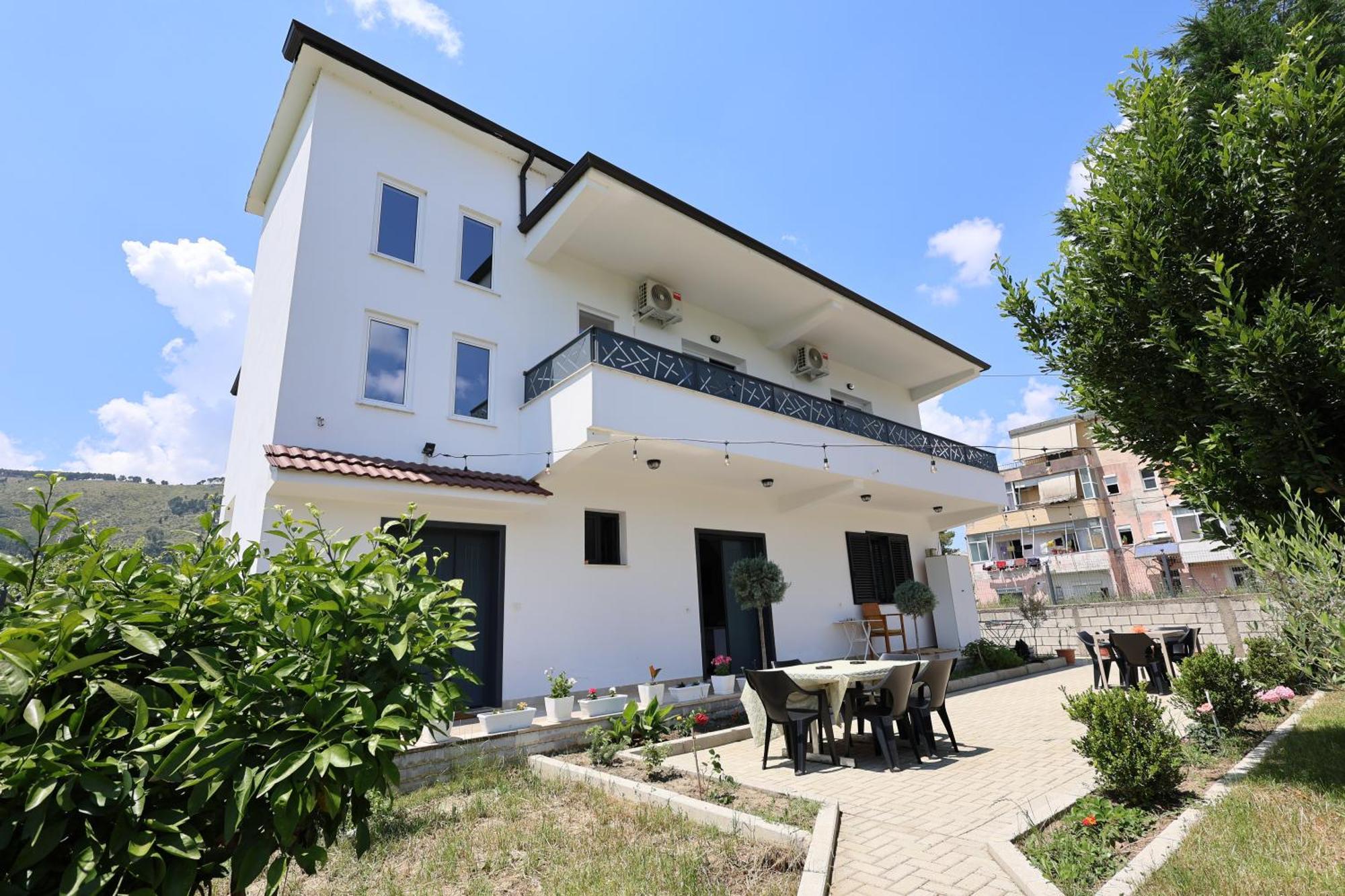 Baza Hostel - Swimming Pool Berat Exterior photo