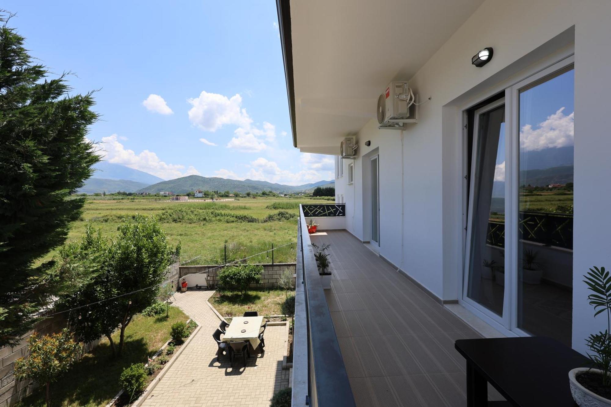 Baza Hostel - Swimming Pool Berat Exterior photo
