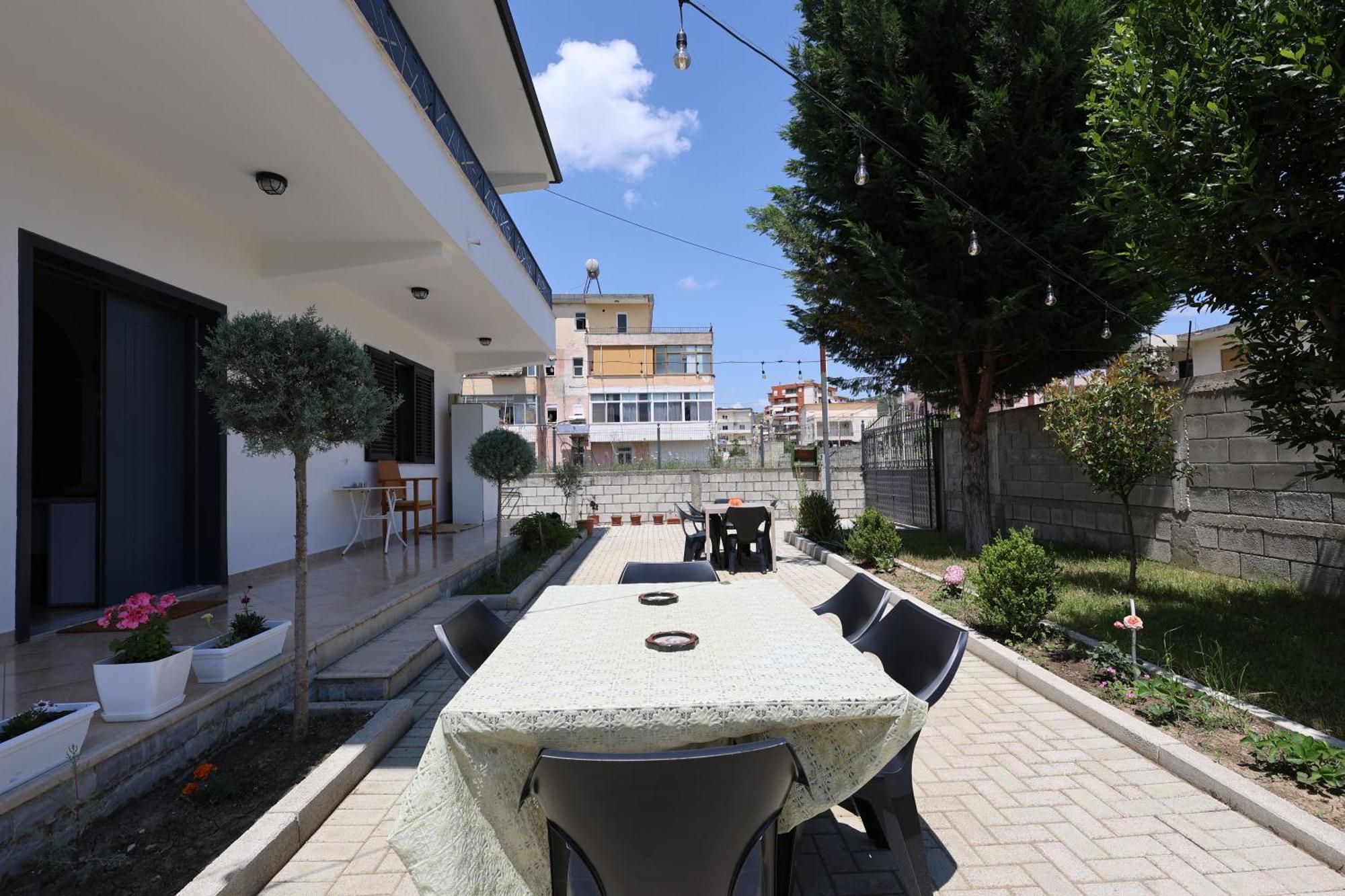 Baza Hostel - Swimming Pool Berat Exterior photo