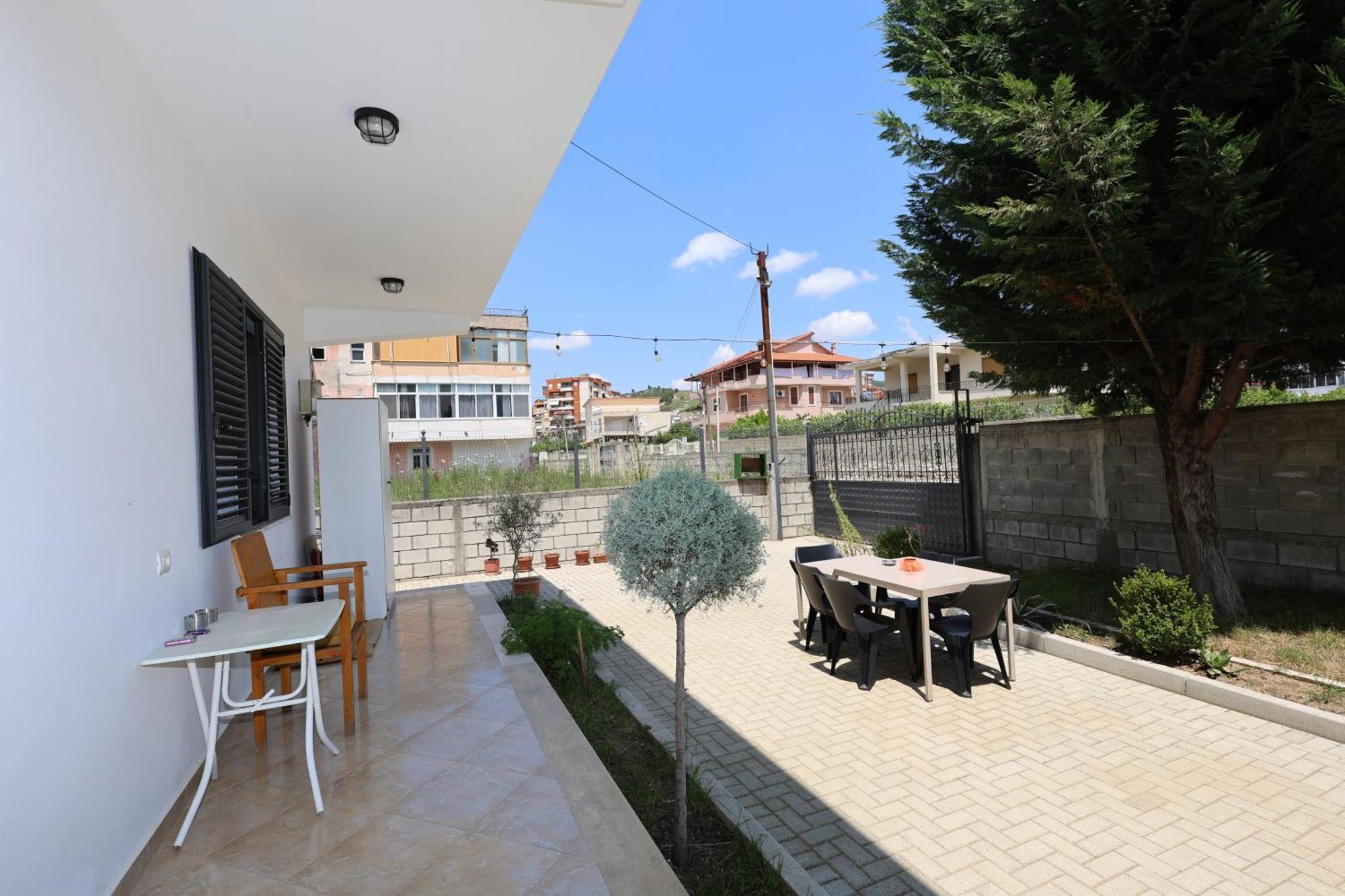 Baza Hostel - Swimming Pool Berat Exterior photo