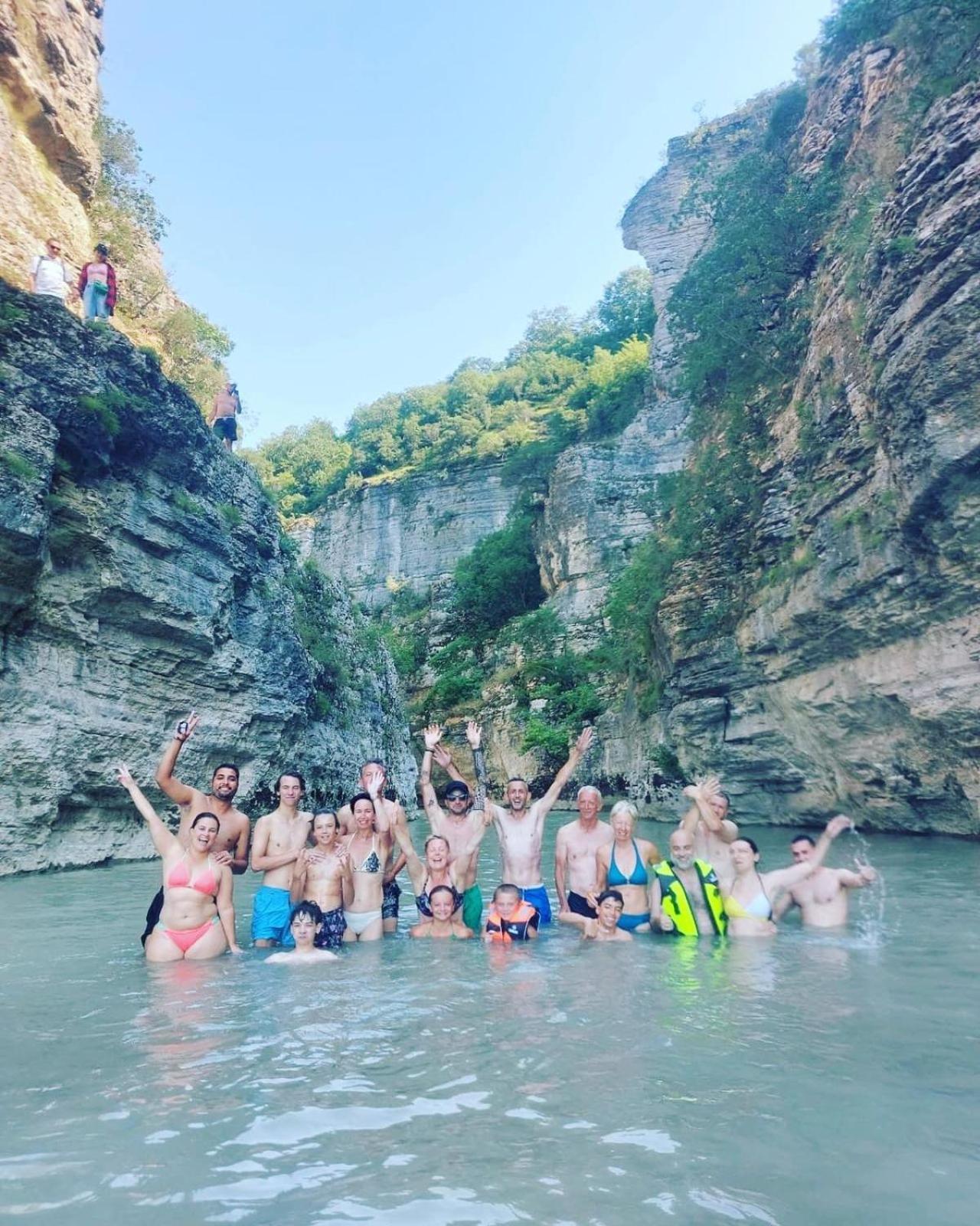 Baza Hostel - Swimming Pool Berat Exterior photo